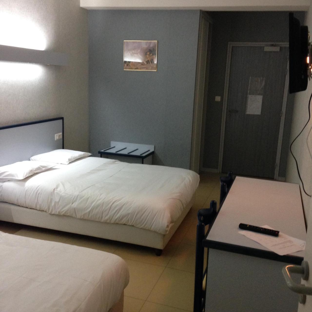 Hotel Du Jura Louhans Buitenkant foto